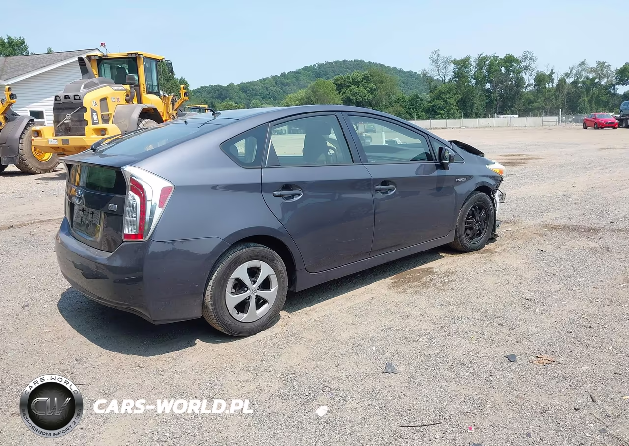 2013 Toyota Prius Two VIN:JTDKN3DU0D1716888 - 4