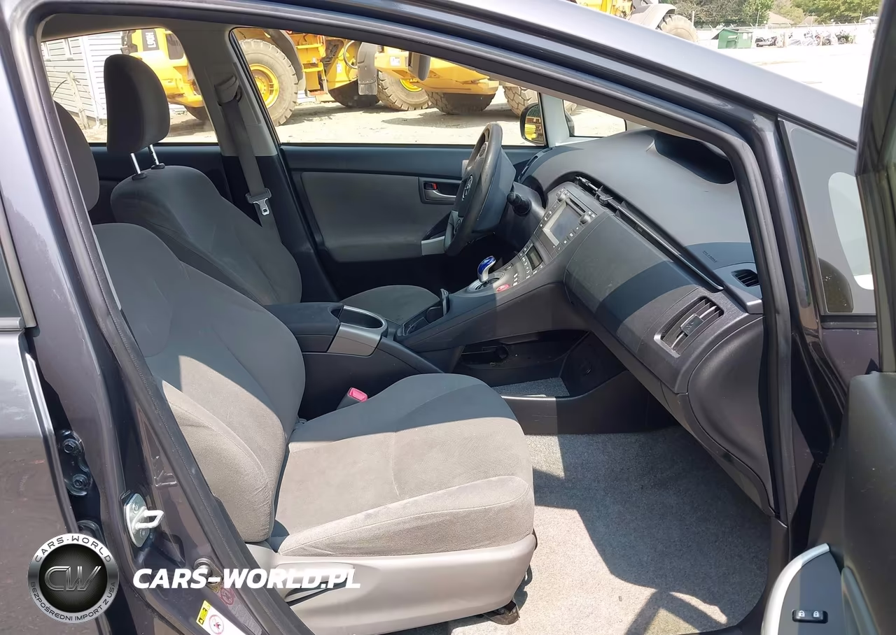 2013 Toyota Prius Two VIN:JTDKN3DU0D1716888 - 5