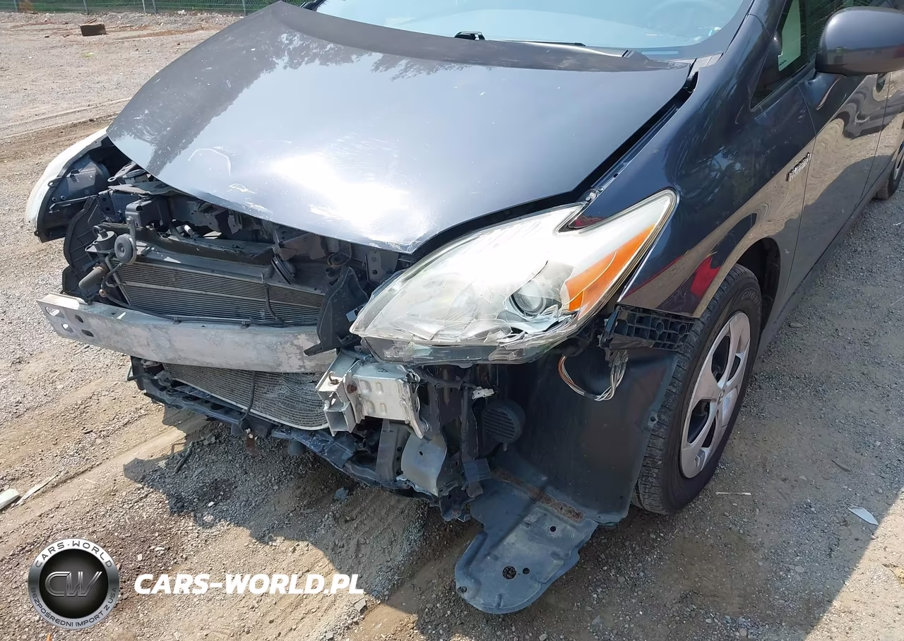 2013 Toyota Prius Two VIN:JTDKN3DU0D1716888 - 6