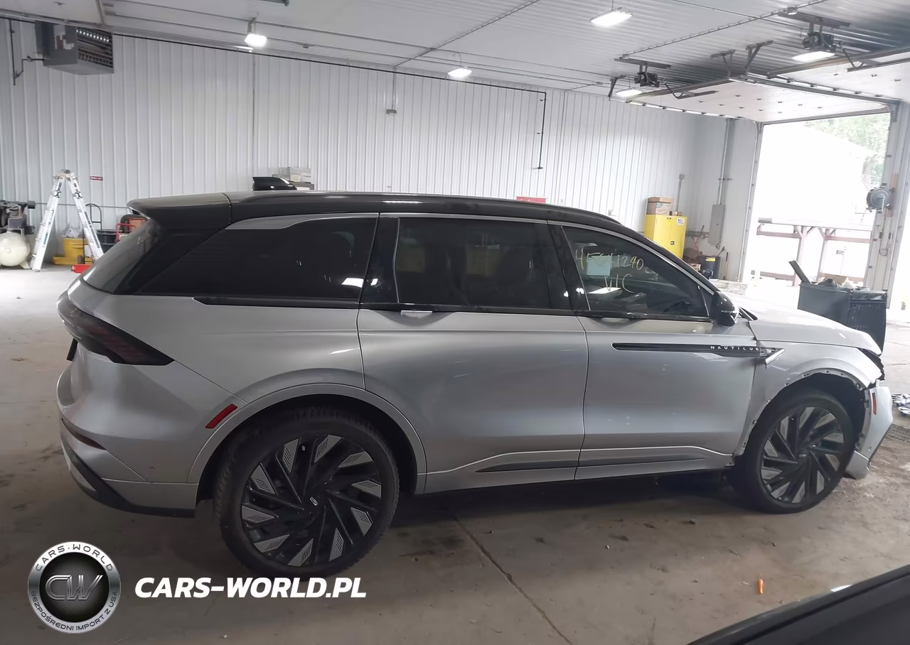 2024 Lincoln Nautilus Black Label VIN:5LMPJ9JA1RJ790352 - 13