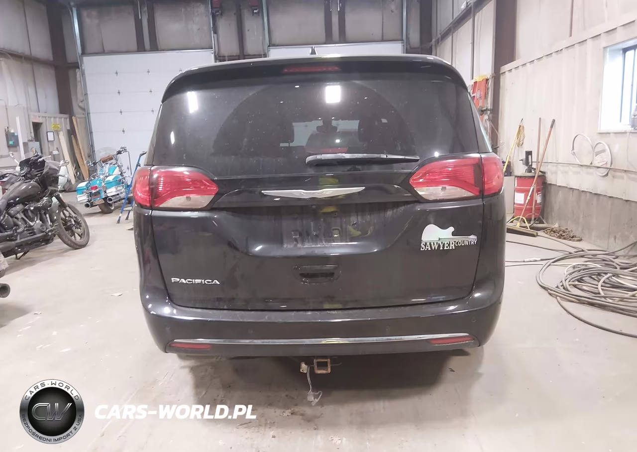 2017 Chrysler Pacifica Touring-L VIN:2C4RC1BG3HR554892 - 16