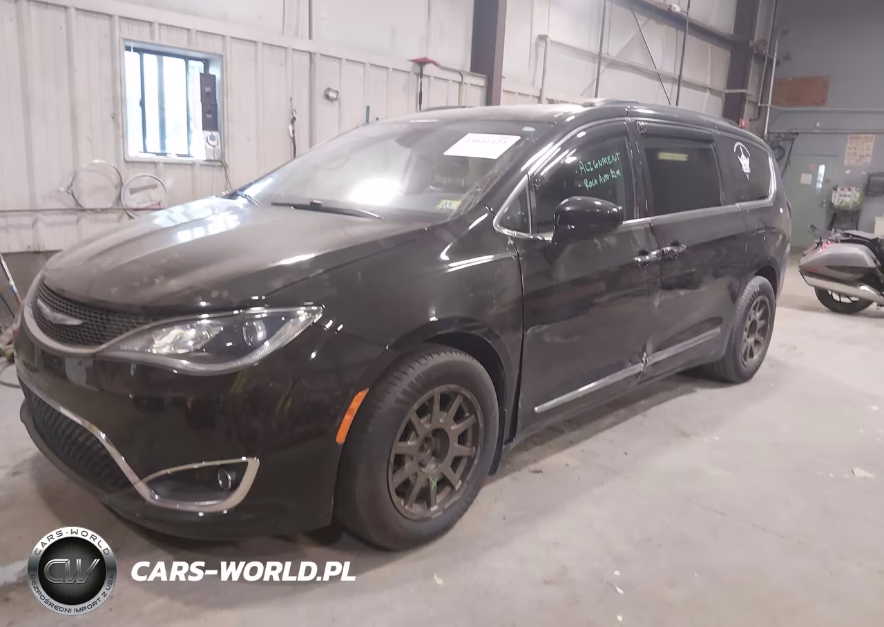 2017 Chrysler Pacifica Touring-L VIN:2C4RC1BG3HR554892 - 2