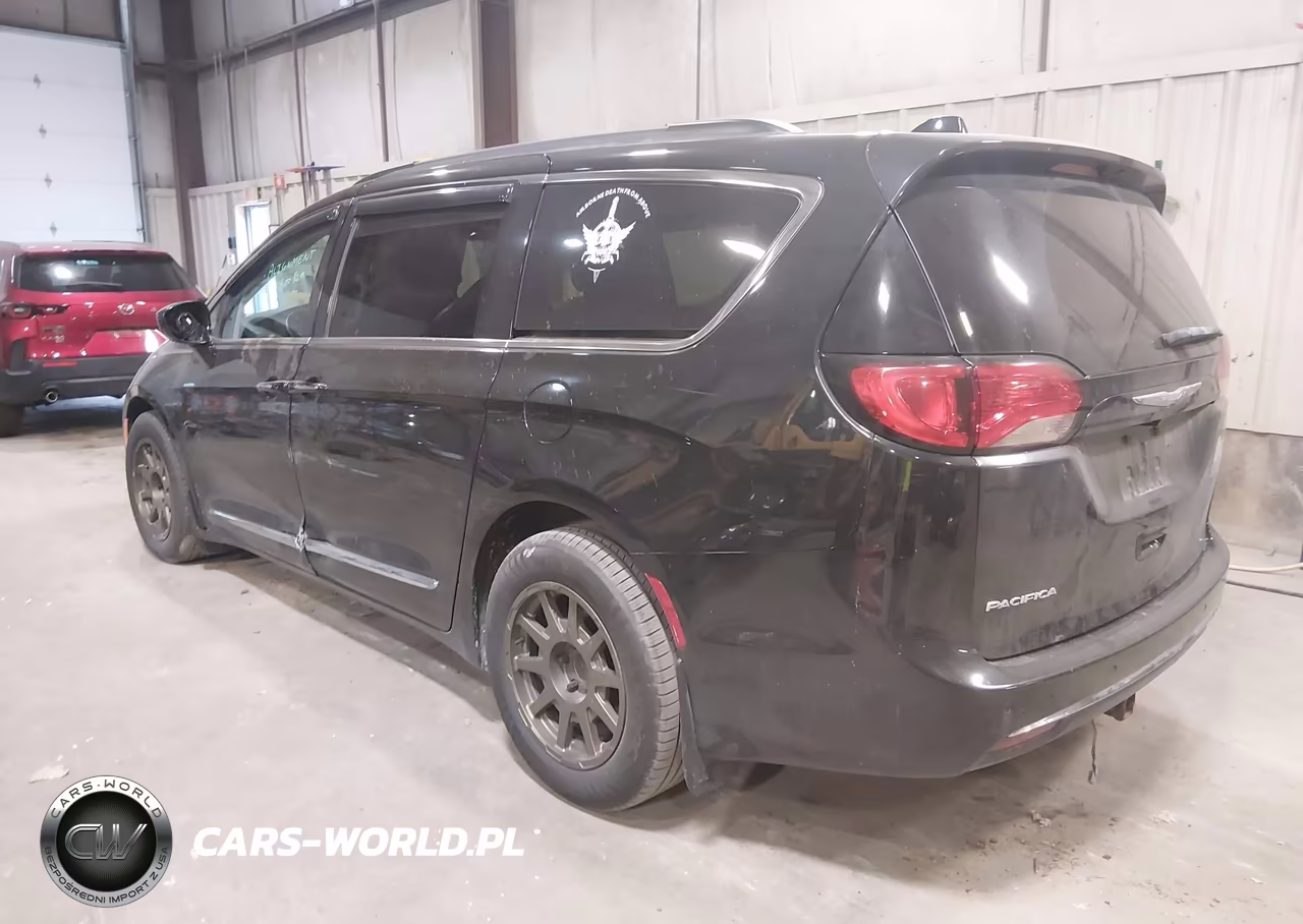 2017 Chrysler Pacifica Touring-L VIN:2C4RC1BG3HR554892 - 3