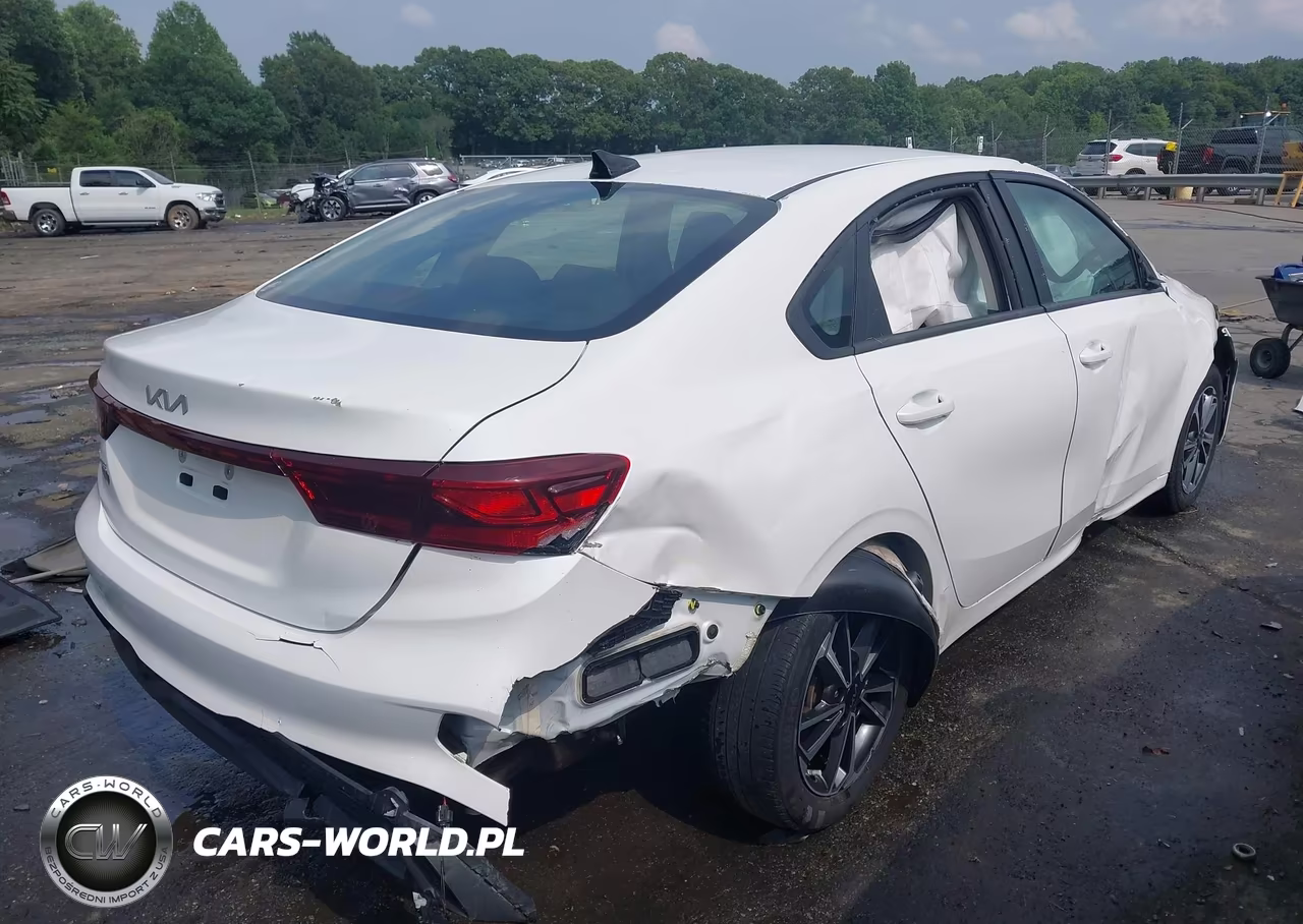 2022 Kia Forte Lxs VIN:3KPF24AD1NE431863 - 4