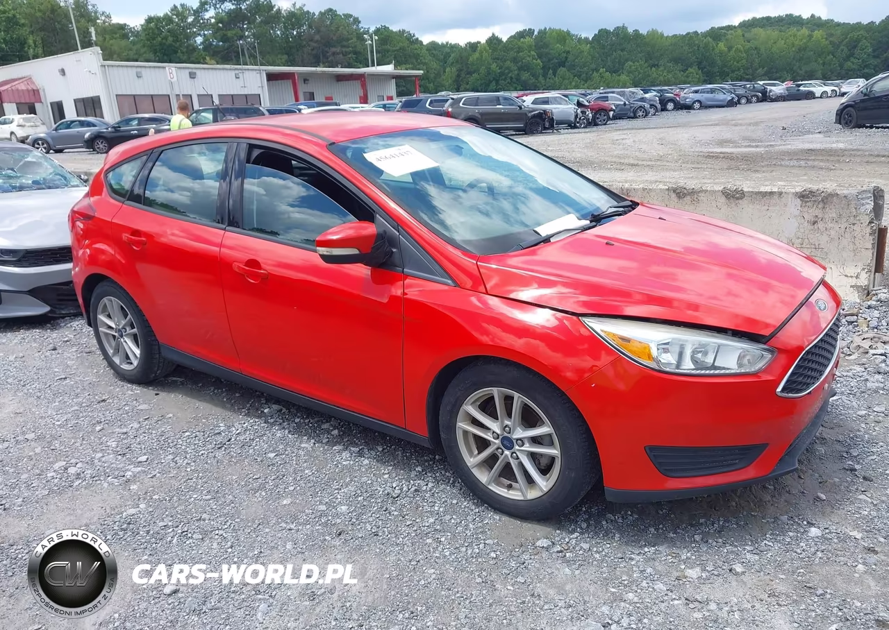 2015 Ford Focus Se VIN:1FADP3K24FL302272 - 1