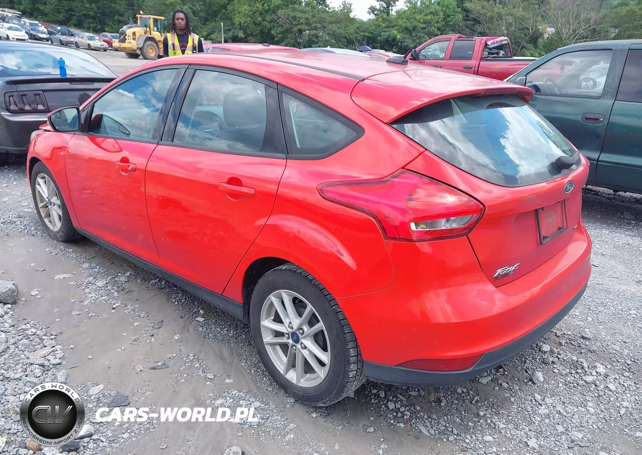 2015 Ford Focus Se VIN:1FADP3K24FL302272 - 3
