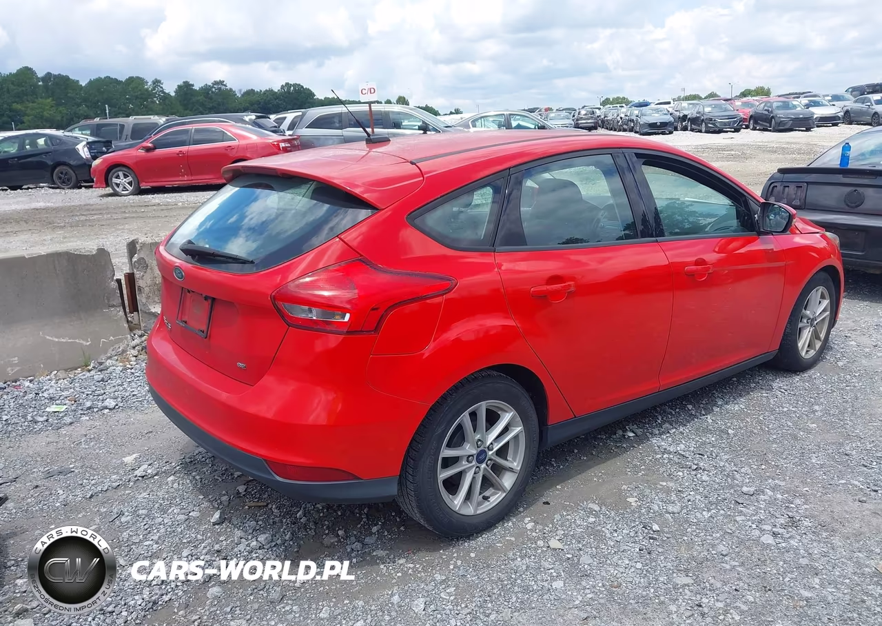 2015 Ford Focus Se VIN:1FADP3K24FL302272 - 4
