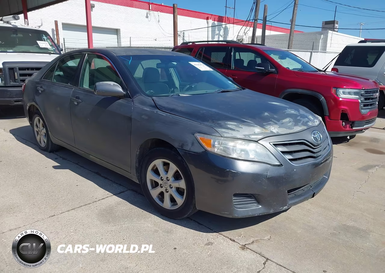 2011 Toyota Camry Le – zdjęcie 1 z 16