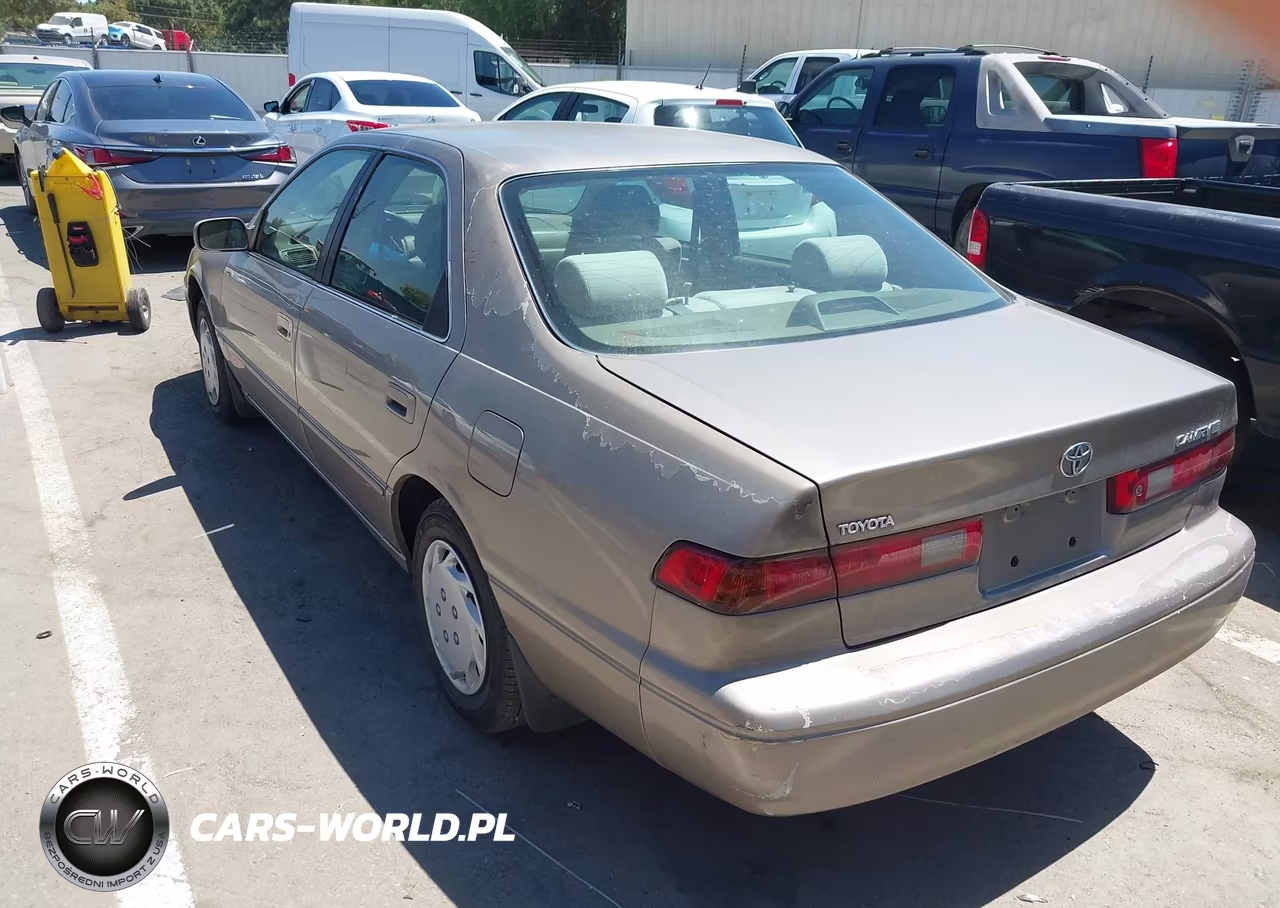 1999 Toyota Camry Le VIN:4T1BG22K3XU916135 - 3