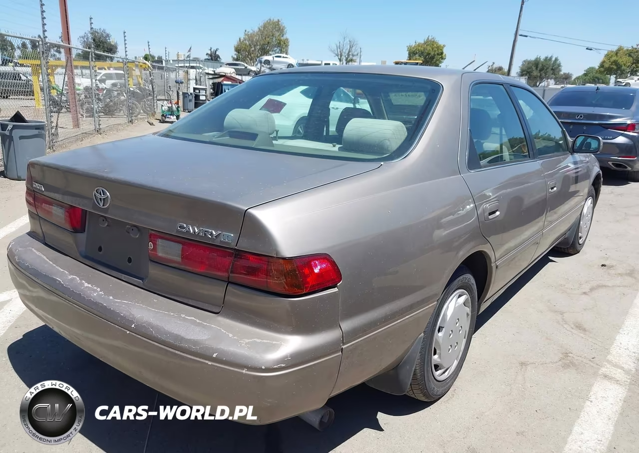 1999 Toyota Camry Le VIN:4T1BG22K3XU916135 - 4