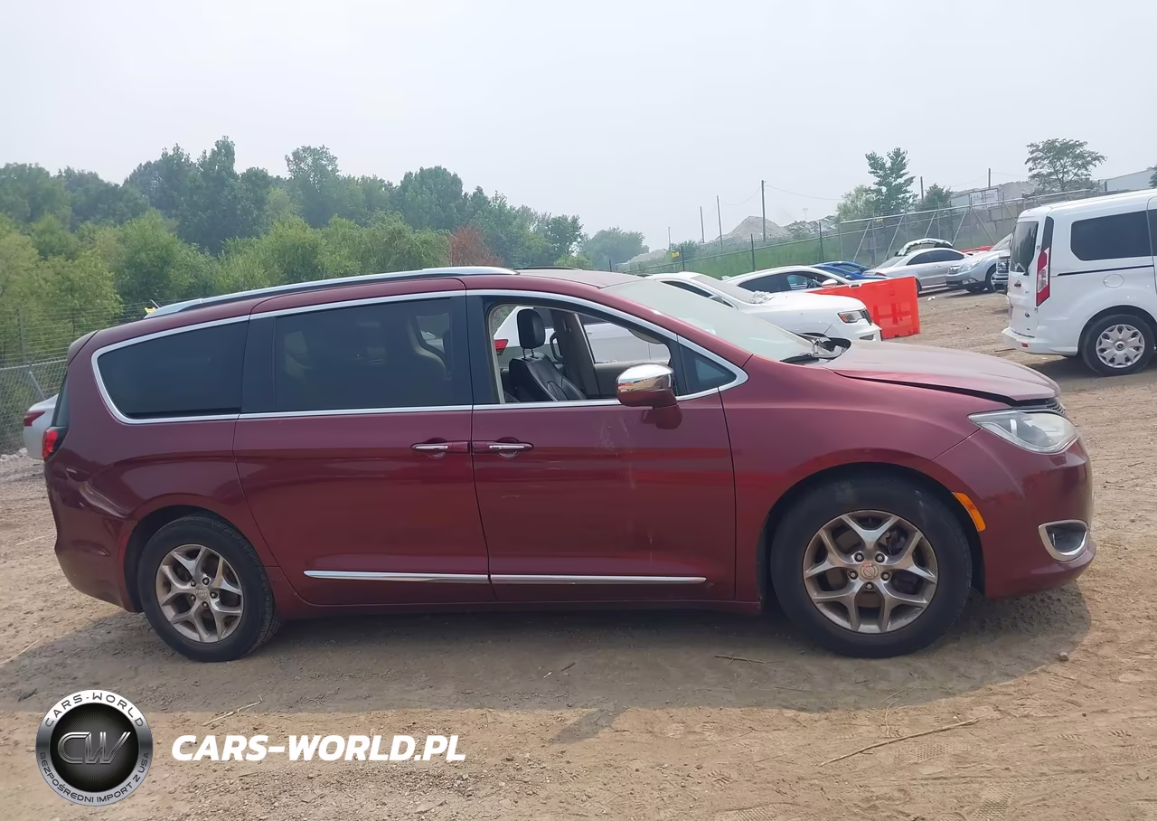 2018 Chrysler Pacifica Limited VIN:2C4RC1GG1JR269073 - 13