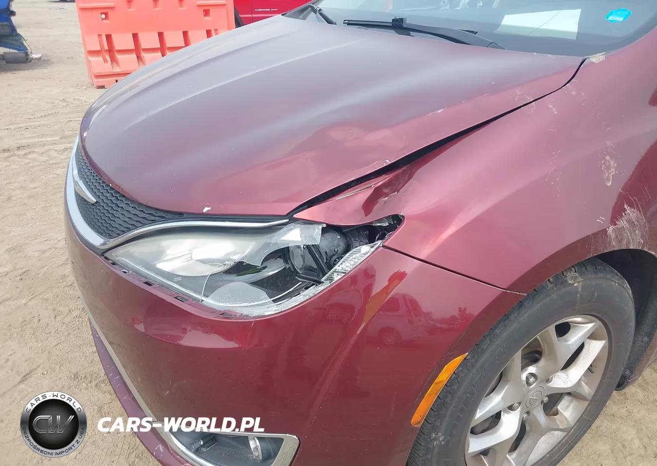 2018 Chrysler Pacifica Limited VIN:2C4RC1GG1JR269073 - 17