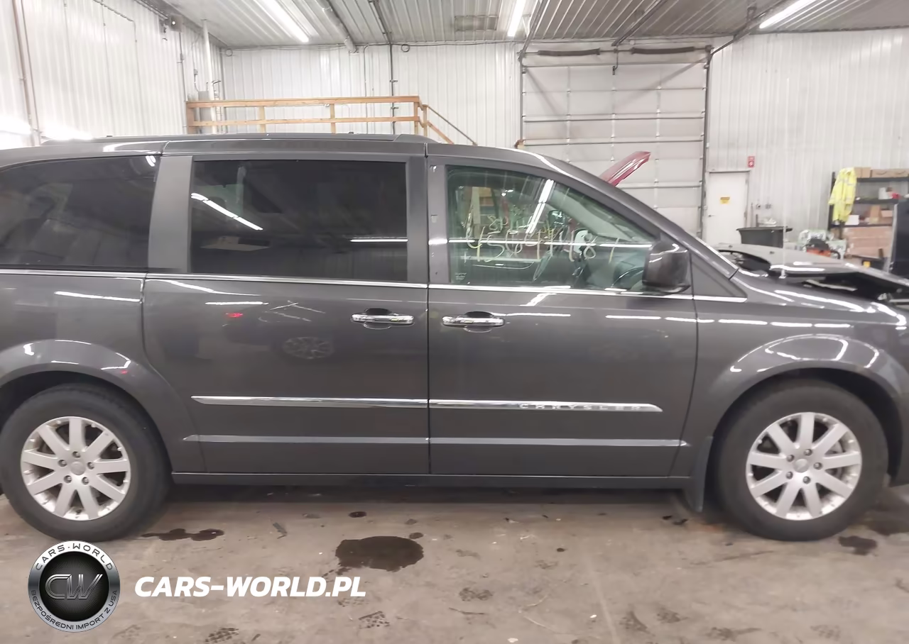 2015 Chrysler Town & Country Touring VIN:2C4RC1BG3FR505835 - 13