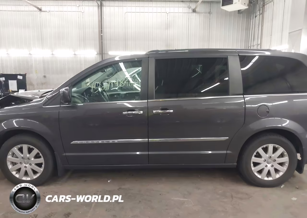2015 Chrysler Town & Country Touring VIN:2C4RC1BG3FR505835 - 14