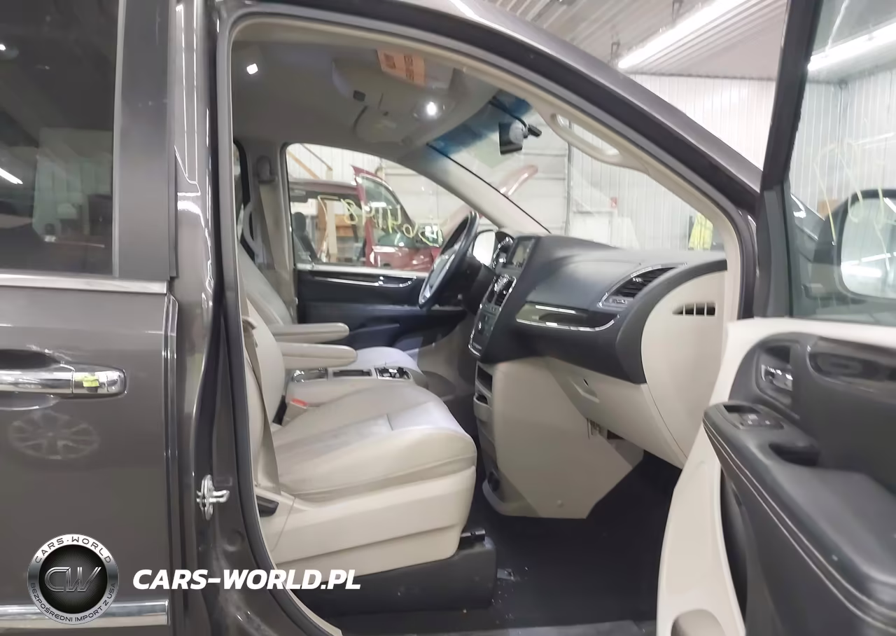 2015 Chrysler Town & Country Touring VIN:2C4RC1BG3FR505835 - 5