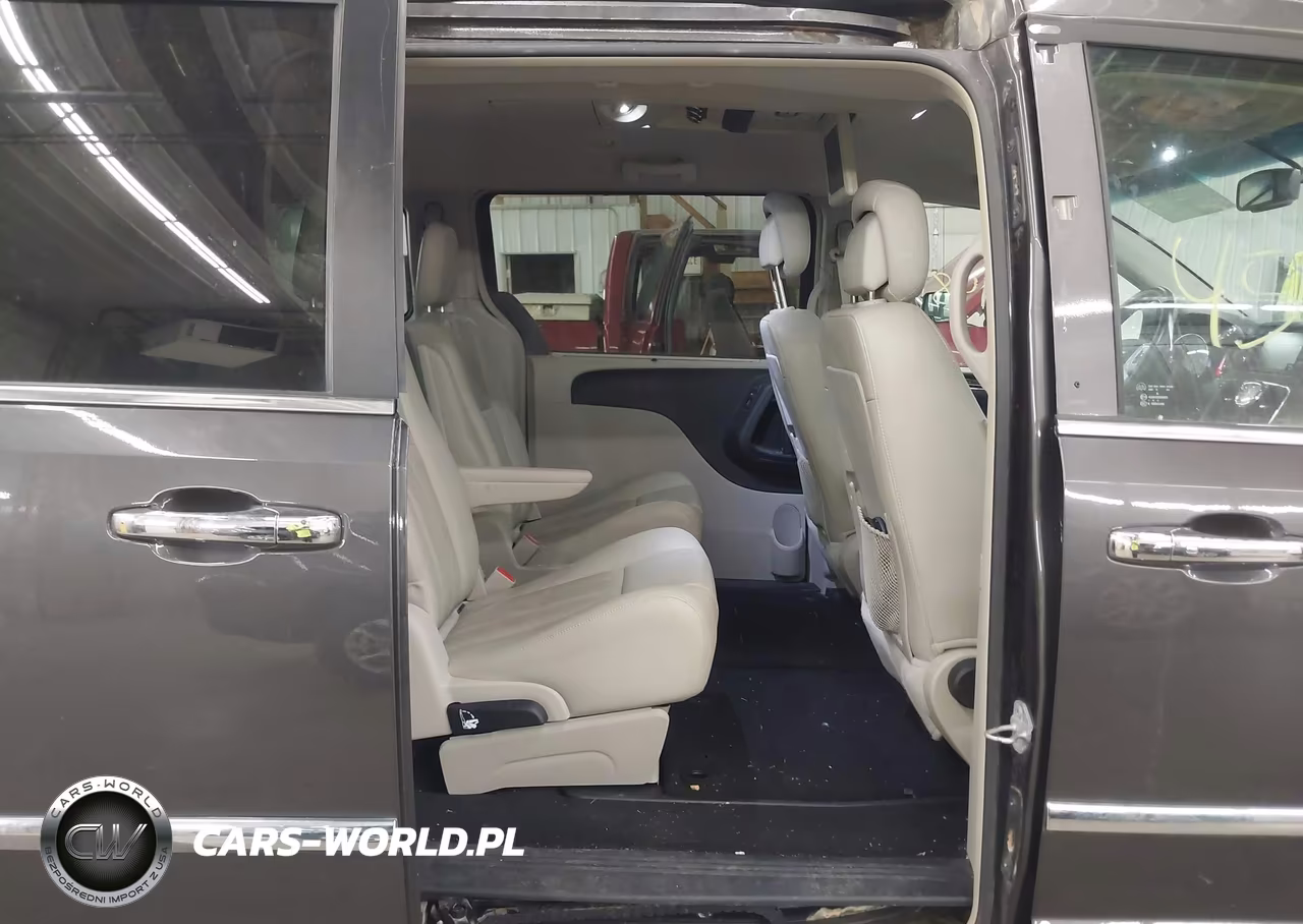 2015 Chrysler Town & Country Touring VIN:2C4RC1BG3FR505835 - 8