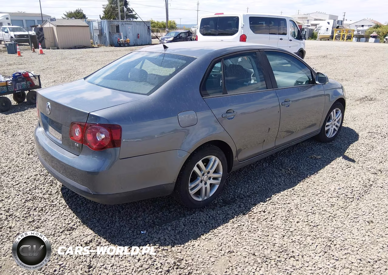 2010 Volkswagen Jetta S VIN:3VWJZ7AJ2AM018764 - 4