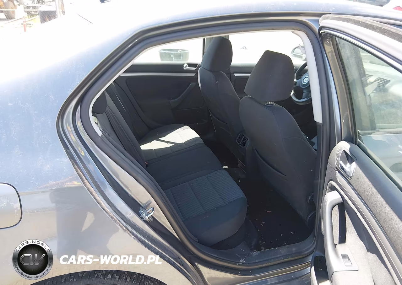 2010 Volkswagen Jetta S VIN:3VWJZ7AJ2AM018764 - 8