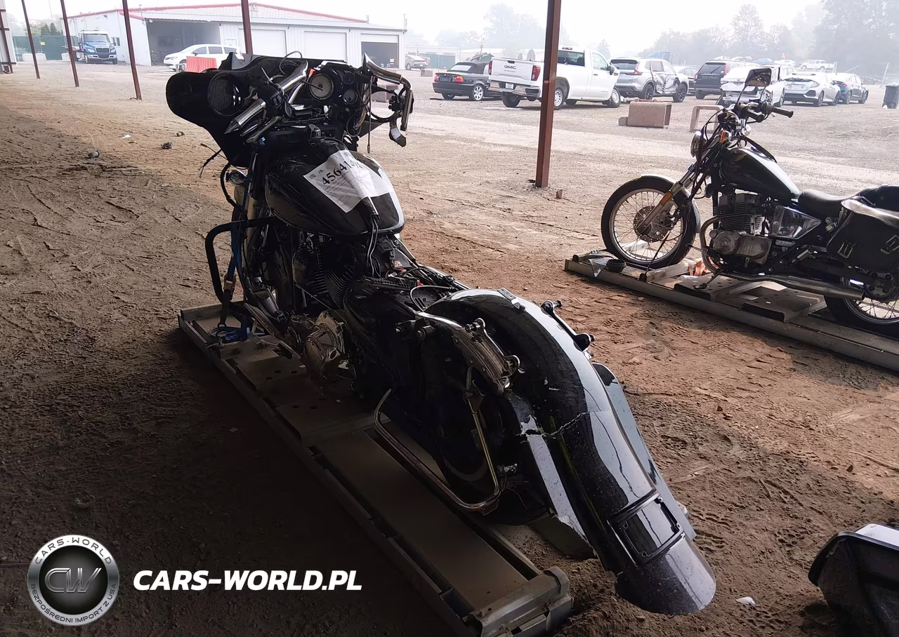 2011 Harley-Davidson Flhx VIN:1HD1KBM17BB636403 - 3