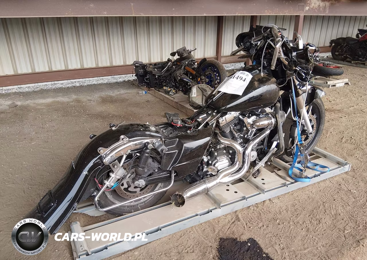 2011 Harley-Davidson Flhx VIN:1HD1KBM17BB636403 - 4