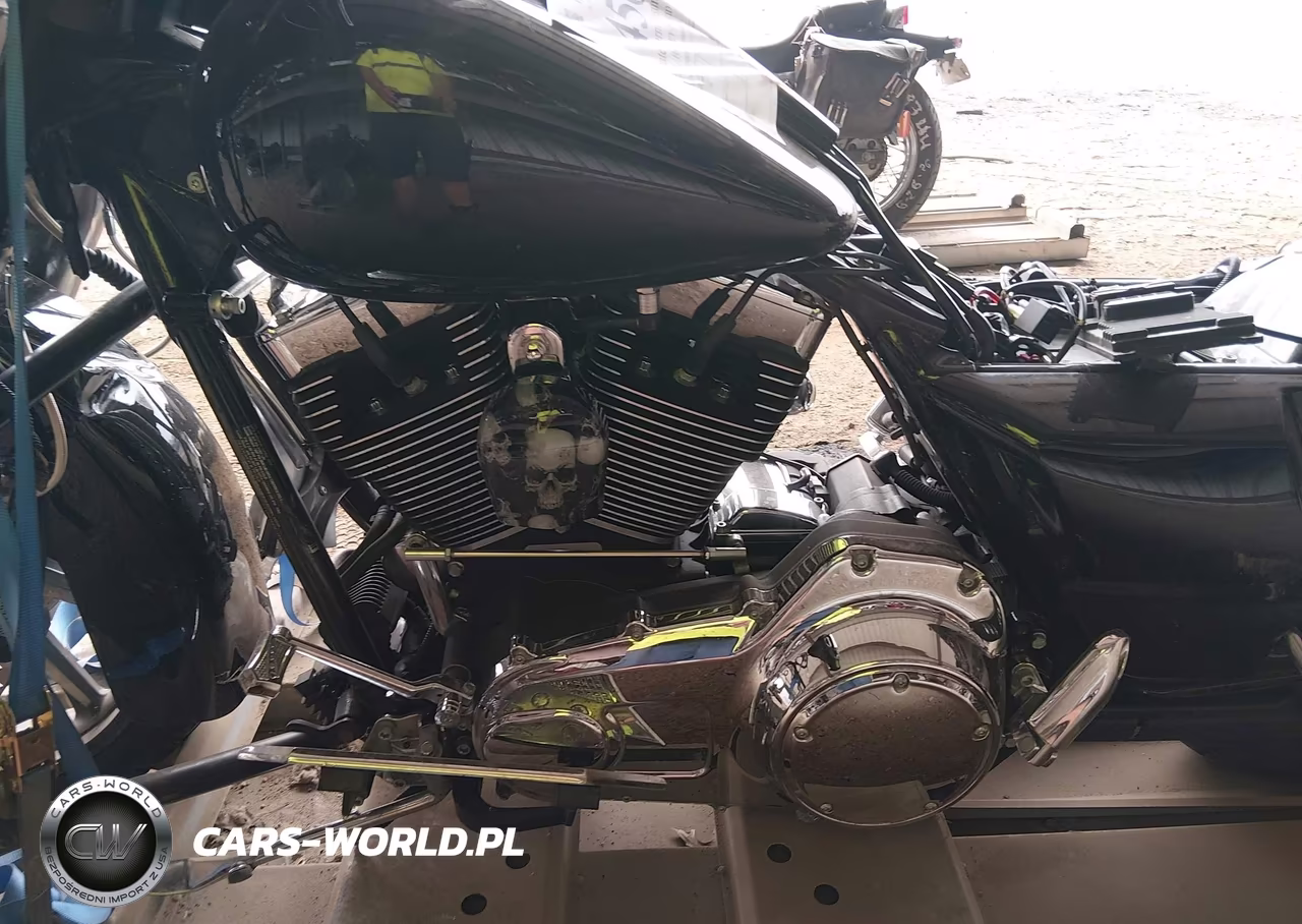 2011 Harley-Davidson Flhx VIN:1HD1KBM17BB636403 - 9