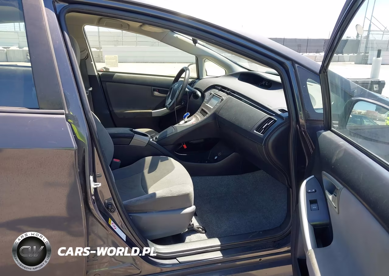 2014 Toyota Prius Two VIN:JTDKN3DU2E1742605 - 5