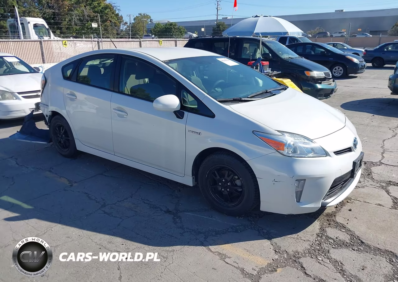 2015 Toyota Prius Two VIN:JTDKN3DU1F0470295 - 1