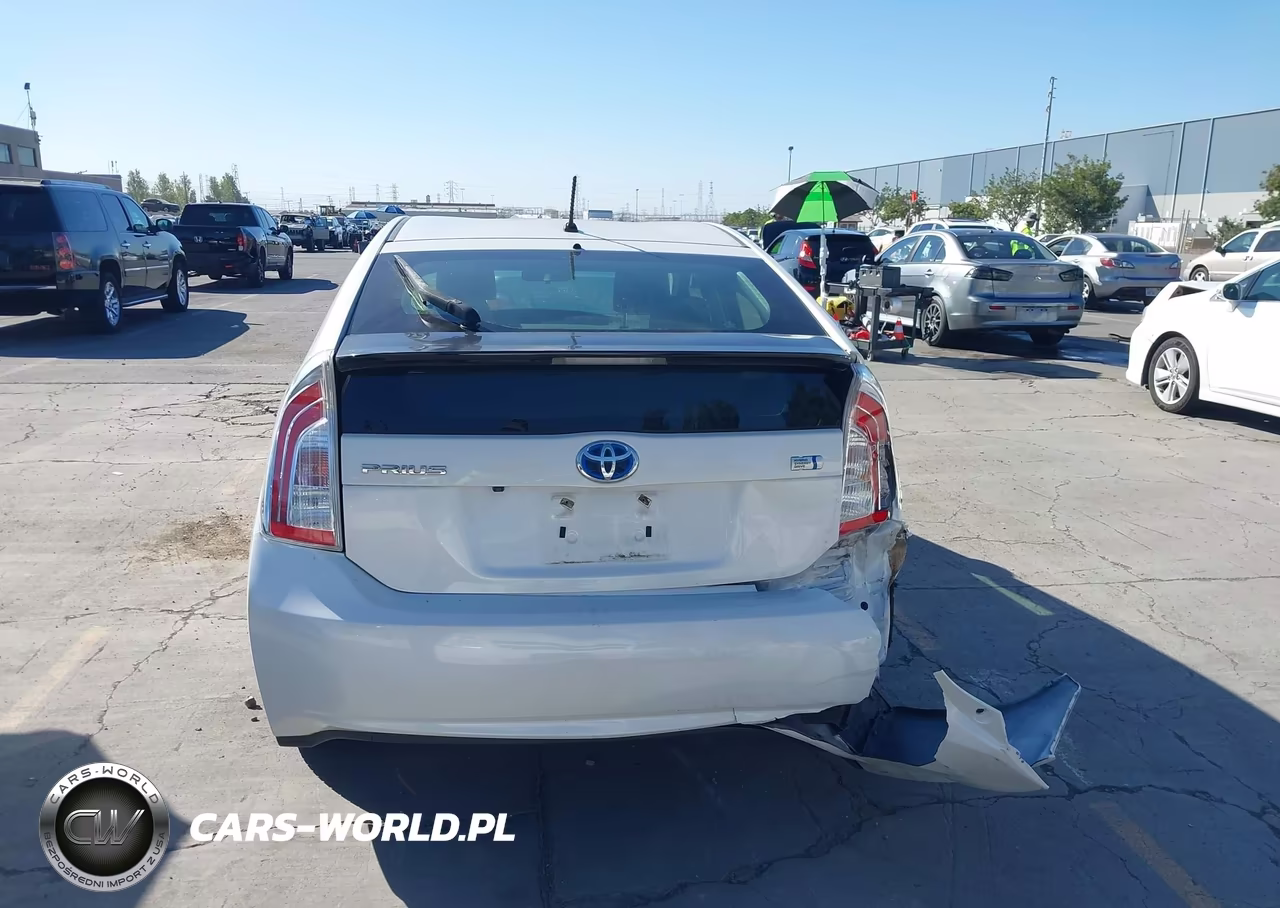 2015 Toyota Prius Two VIN:JTDKN3DU1F0470295 - 16