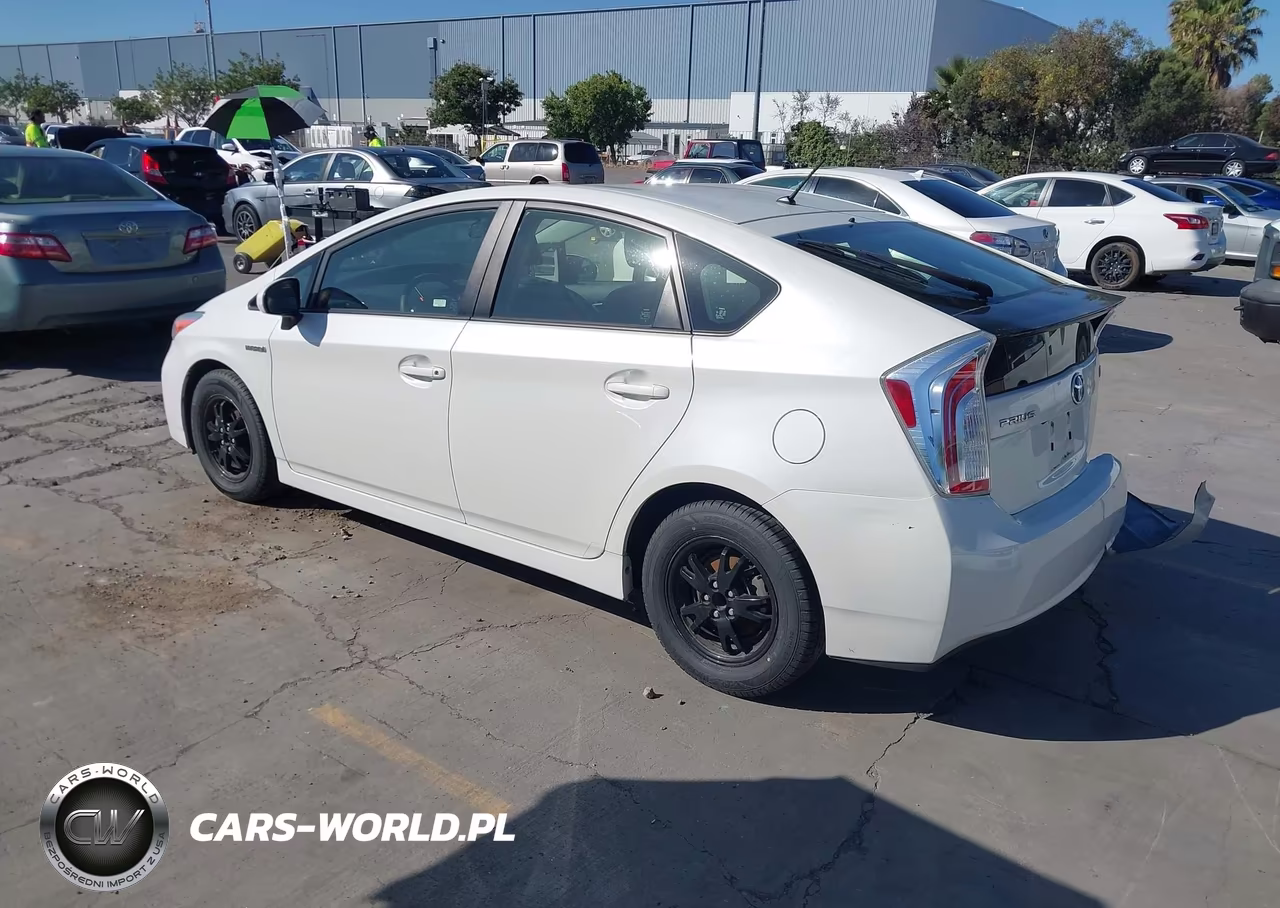2015 Toyota Prius Two VIN:JTDKN3DU1F0470295 - 3