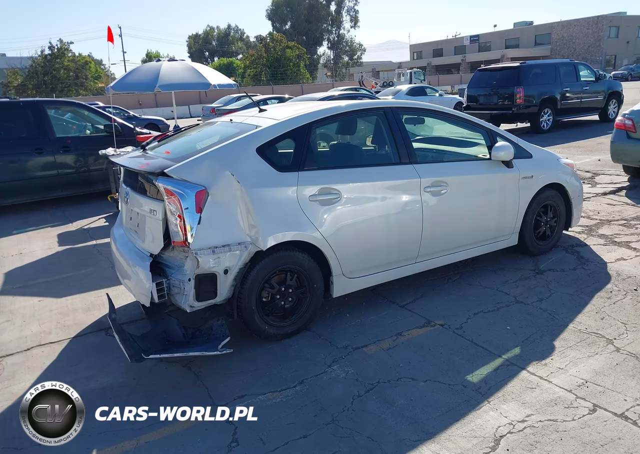 2015 Toyota Prius Two VIN:JTDKN3DU1F0470295 - 4