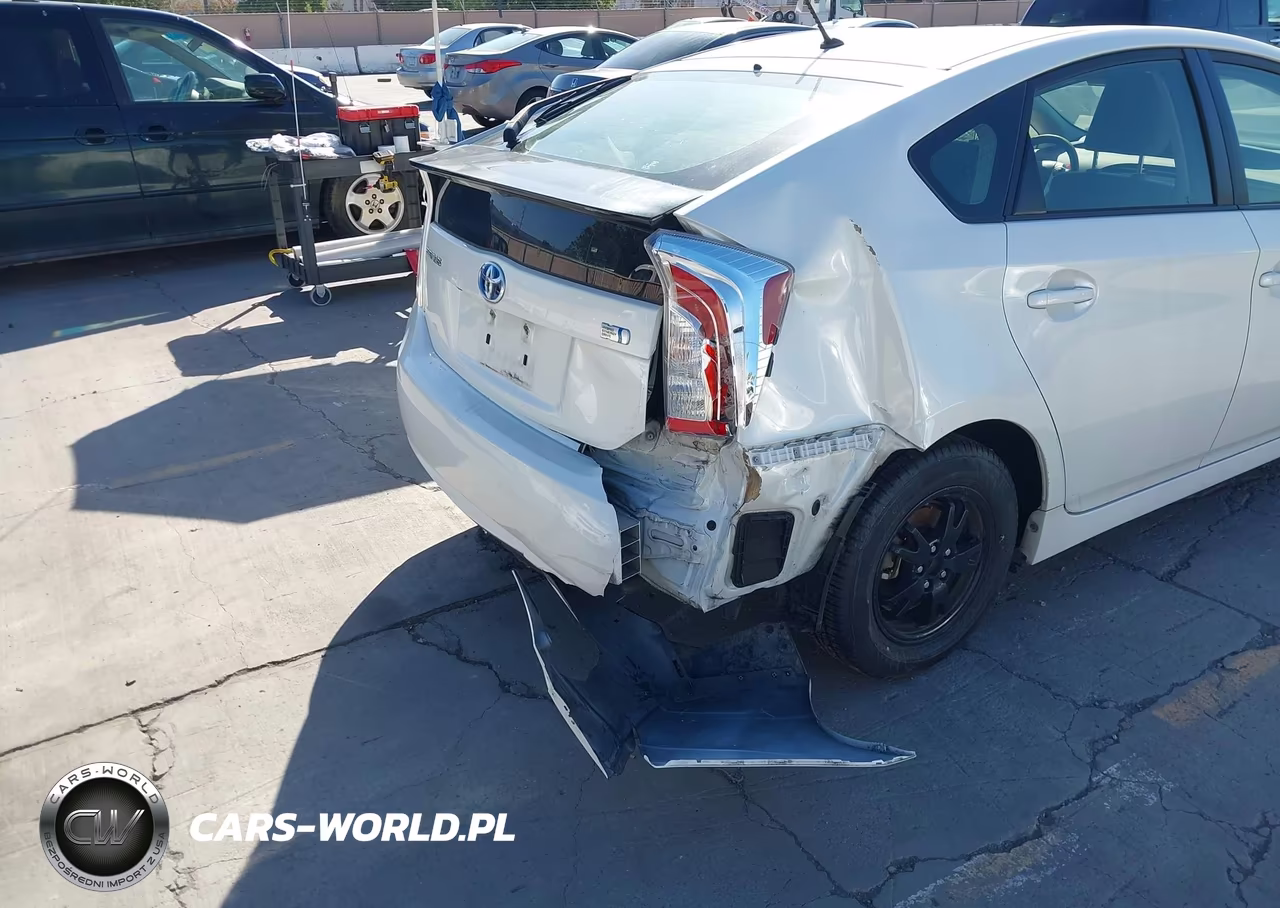 2015 Toyota Prius Two VIN:JTDKN3DU1F0470295 - 6