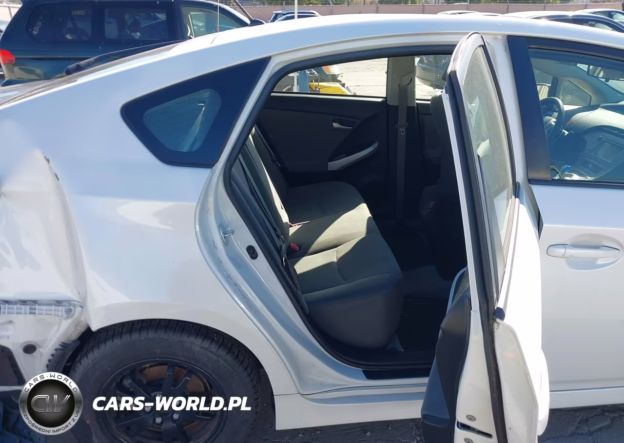 2015 Toyota Prius Two VIN:JTDKN3DU1F0470295 - 8