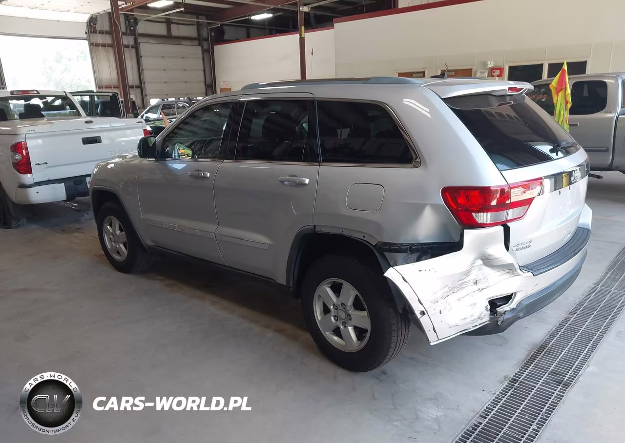 2012 Jeep Grand Cherokee Laredo VIN:1C4RJFAGXCC128915 - 3