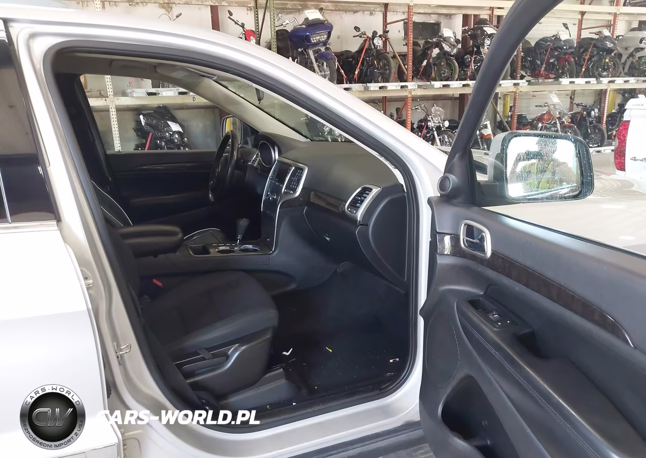 2012 Jeep Grand Cherokee Laredo VIN:1C4RJFAGXCC128915 - 5