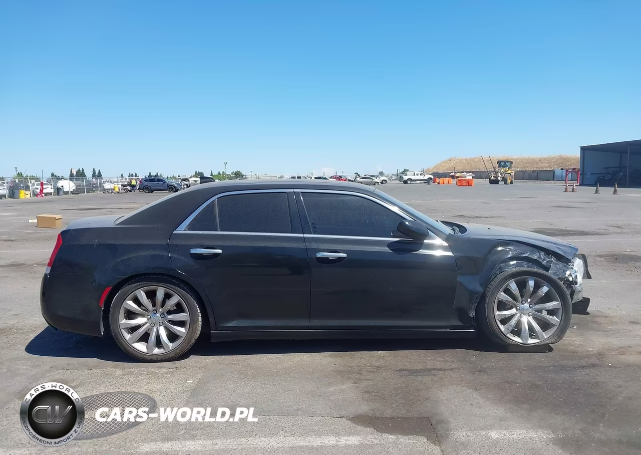 2015 Chrysler 300C Platinum VIN:2C3CCAPT5FH743627 - 14