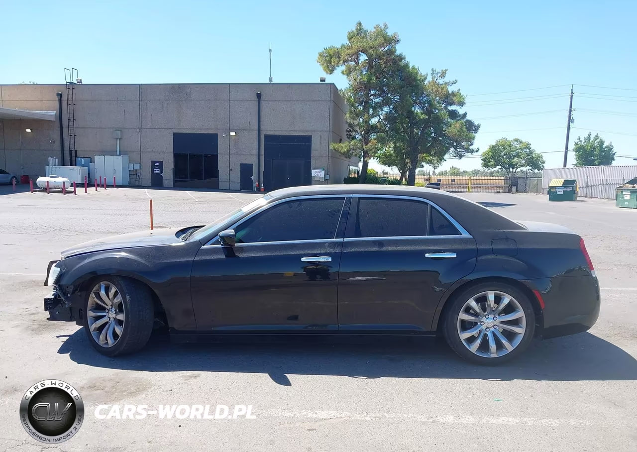 2015 Chrysler 300C Platinum VIN:2C3CCAPT5FH743627 - 15