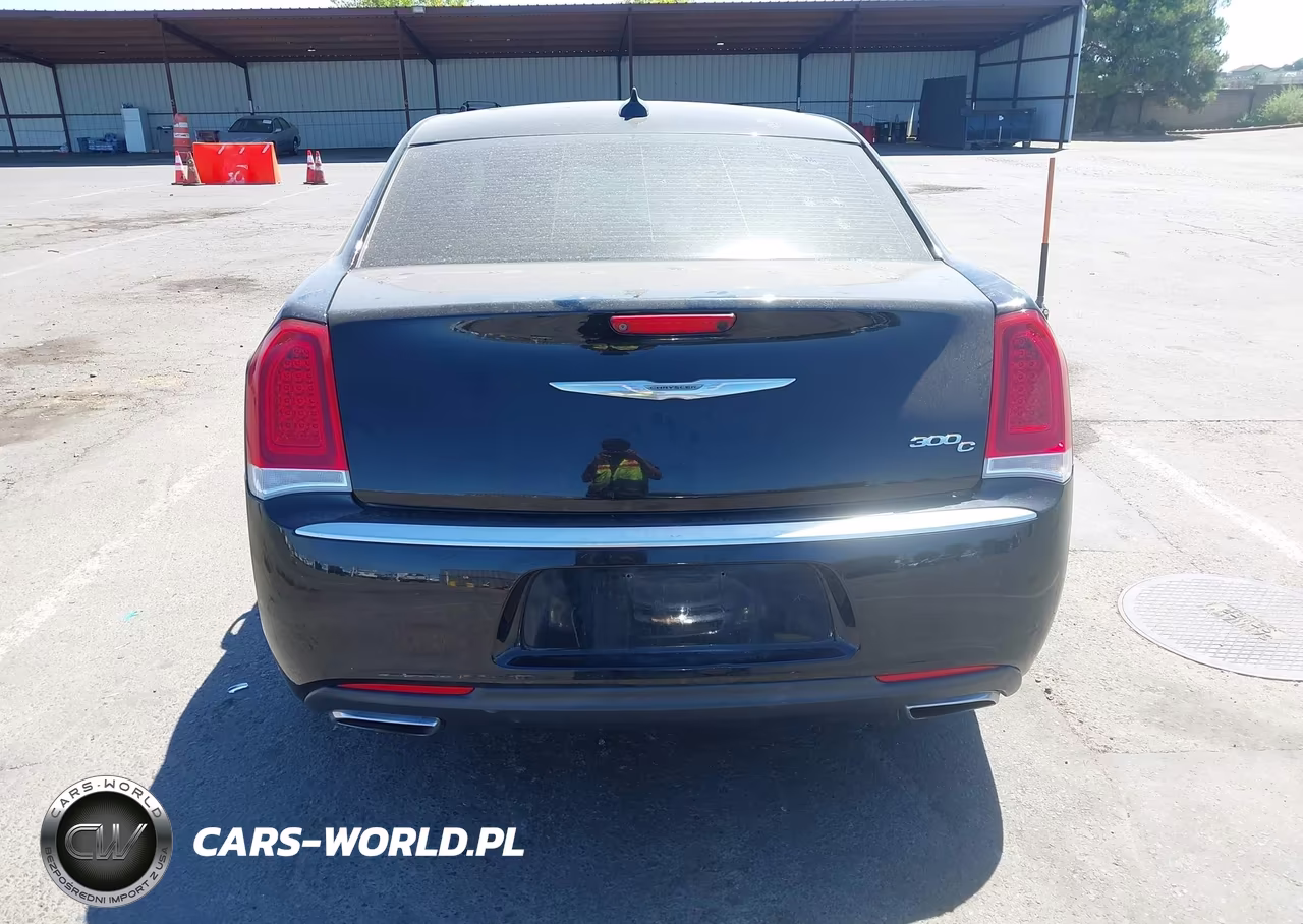 2015 Chrysler 300C Platinum VIN:2C3CCAPT5FH743627 - 17