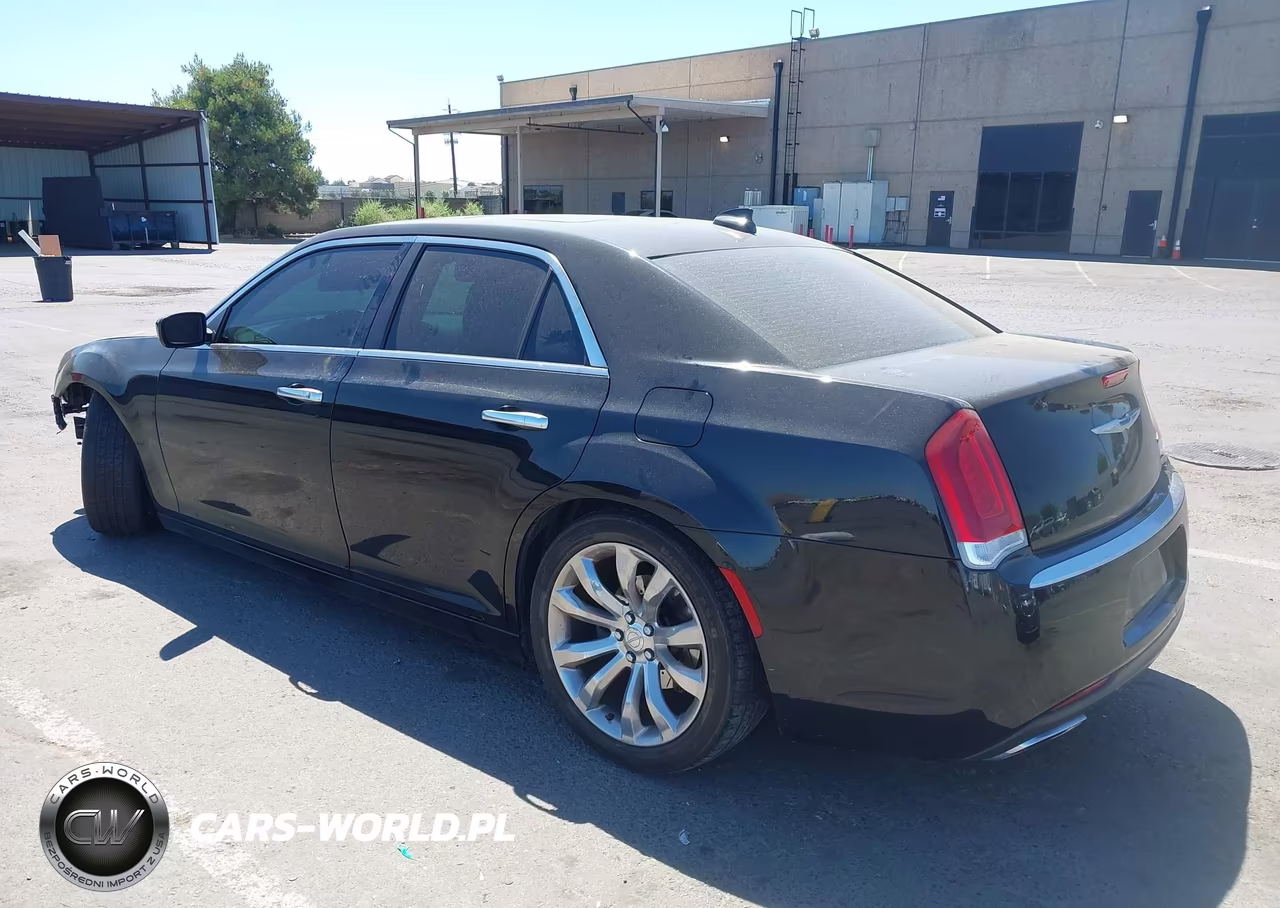 2015 Chrysler 300C Platinum VIN:2C3CCAPT5FH743627 - 3