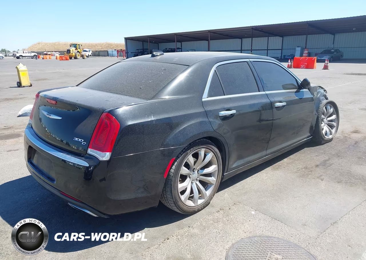 2015 Chrysler 300C Platinum VIN:2C3CCAPT5FH743627 - 4