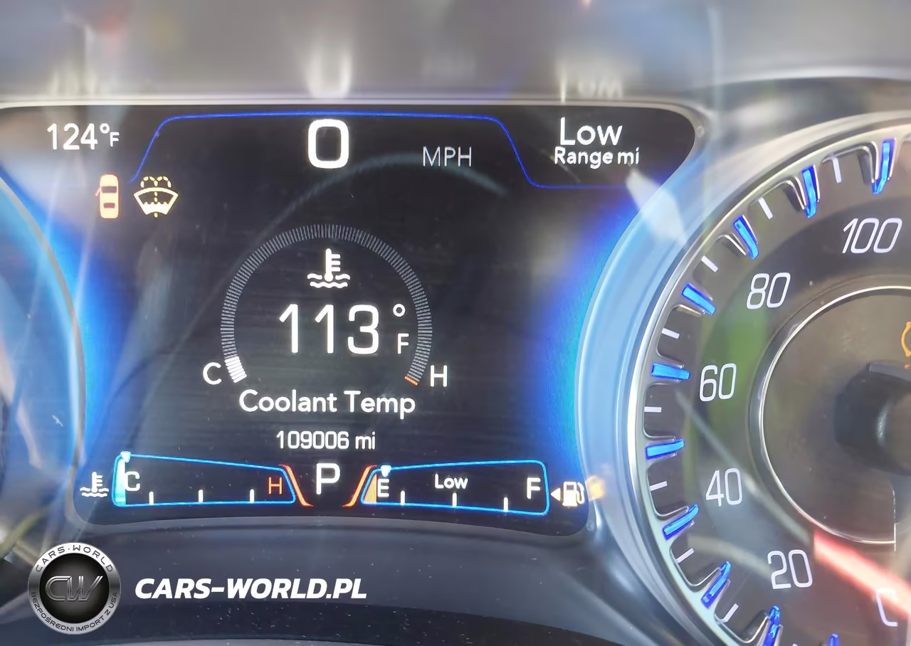 2015 Chrysler 300C Platinum VIN:2C3CCAPT5FH743627 - 7