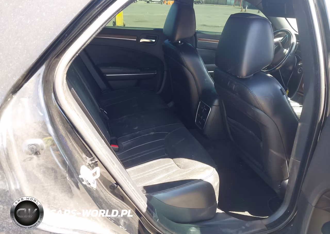 2015 Chrysler 300C Platinum VIN:2C3CCAPT5FH743627 - 8