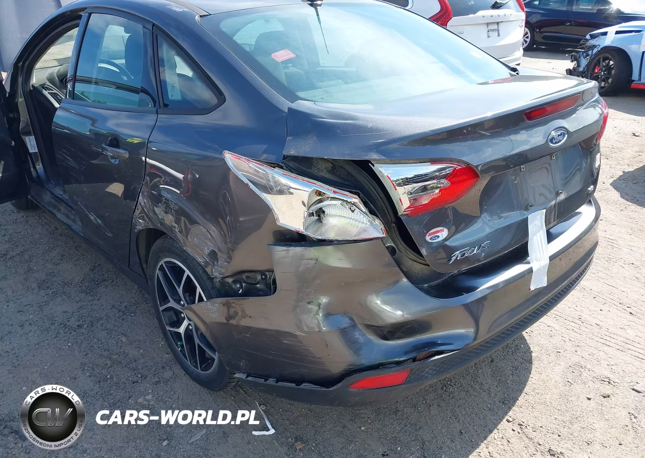 2018 Ford Focus Se VIN:1FADP3F24JL298145 - 6