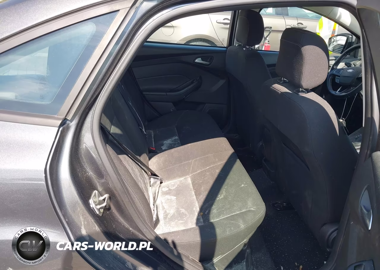 2018 Ford Focus Se VIN:1FADP3F24JL298145 - 8