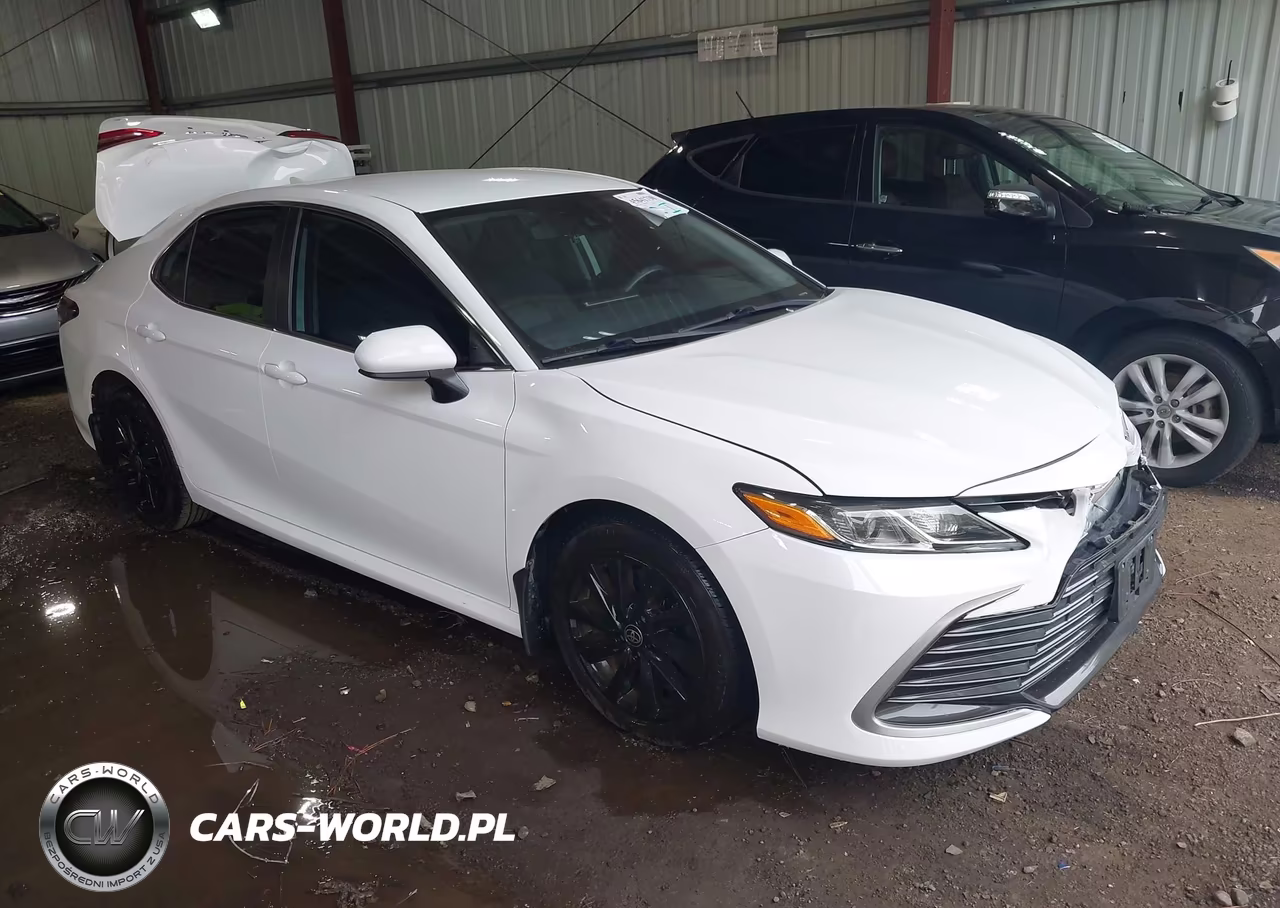 2022 Toyota Camry Le – zdjęcie 1 z 16