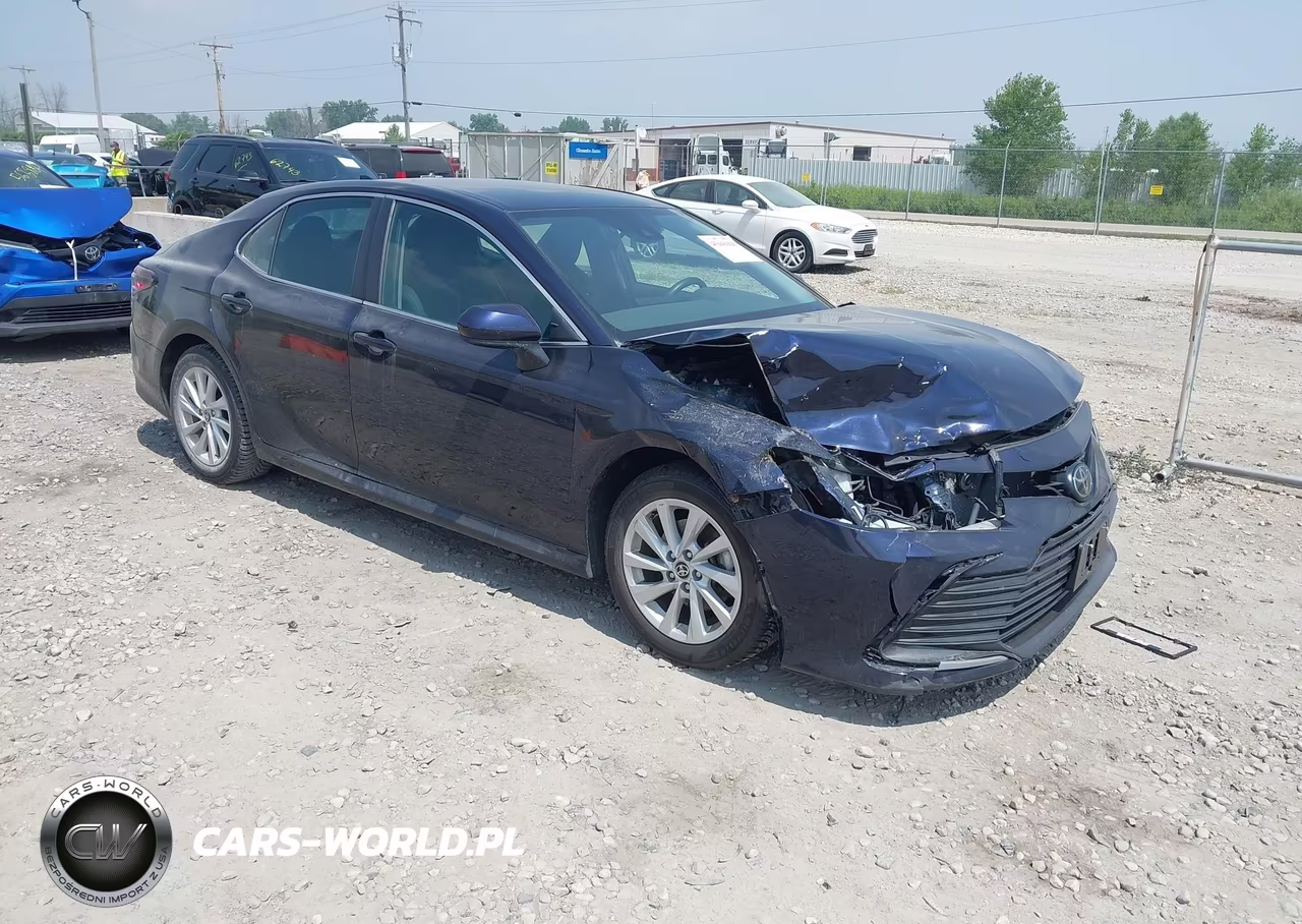 2022 Toyota Camry Le – zdjęcie 1 z 16