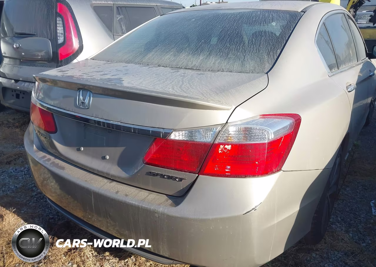 2015 Honda Accord Sport VIN:1HGCR2F57FA028867 - 17