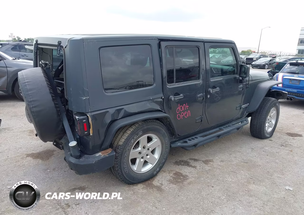 2010 Jeep Wrangler Unlimited Sport VIN:1J4BA3H18AL145785 - 4