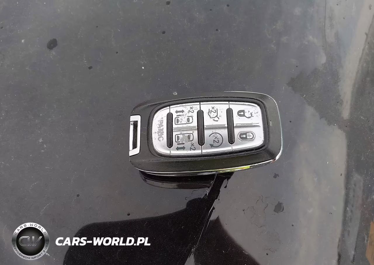 2018 Chrysler Pacifica Touring L VIN:2C4RC1BG0JR352775 - 11