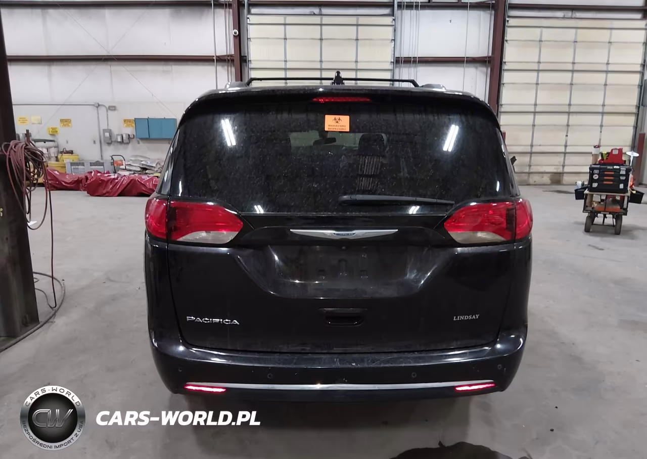 2018 Chrysler Pacifica Touring L VIN:2C4RC1BG0JR352775 - 16