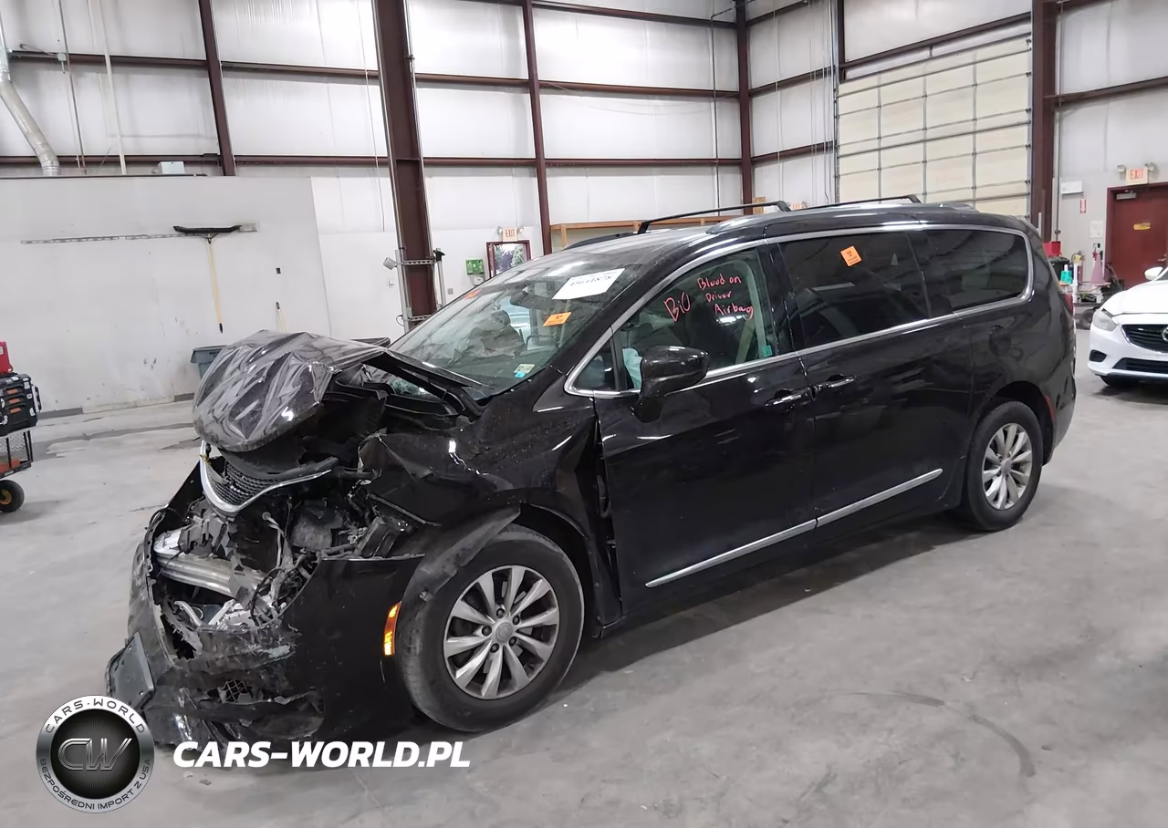 2018 Chrysler Pacifica Touring L VIN:2C4RC1BG0JR352775 - 2